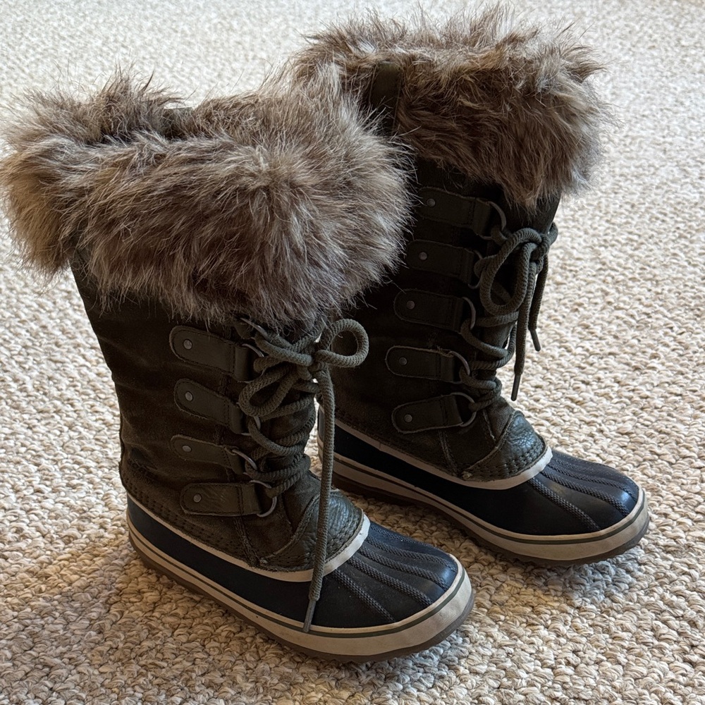 Sorel women’s Snow Boots with Faux Fur